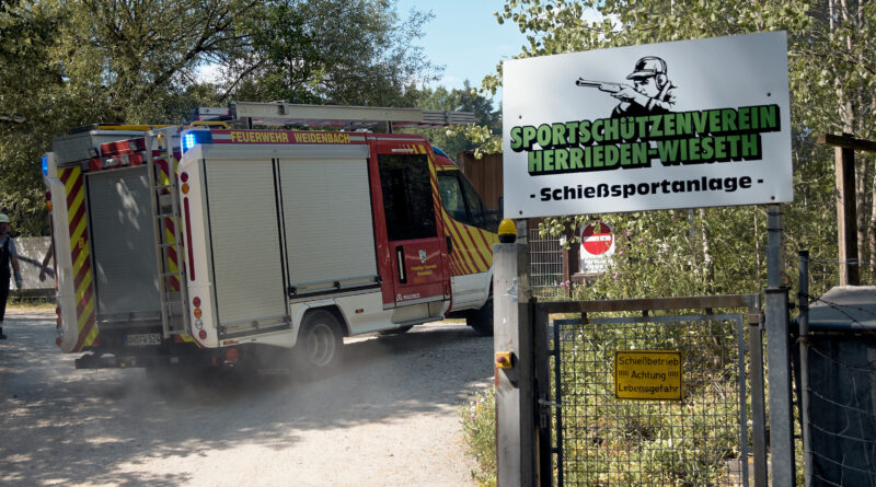 140 Einsatzkräfte bekämpfen Waldbrand zwischen Deffersdorf und Wieseth